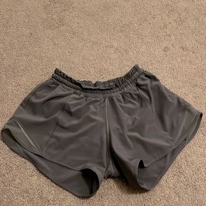 LuLu Hottie Hot 4’ short - Size 6, purple/grayish color